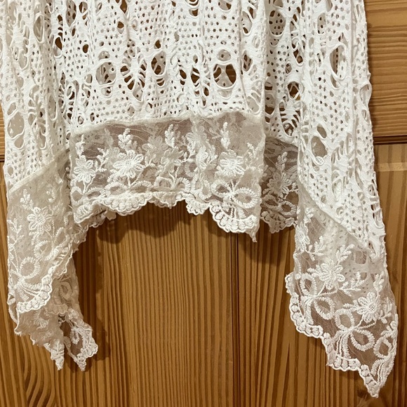 White Crochet Sleeveless Top by Seduzione - Picture 5 of 16